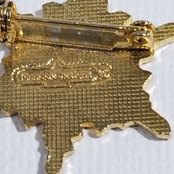 Snow flake brooch pinnacle design1 2/8" - Picture 1 of 6